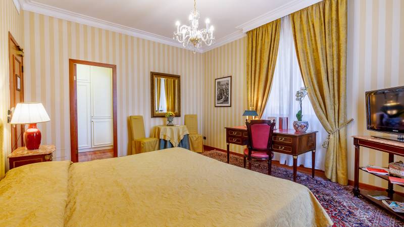 Residenza-San-Paolo-VI-Roma-Junior-Suite-Vista-San-pietro